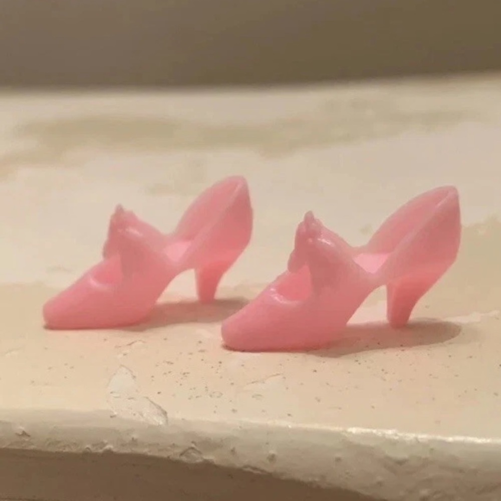 Vtg lucky brand barbie doll pink Pin Up closed toe Retro heels